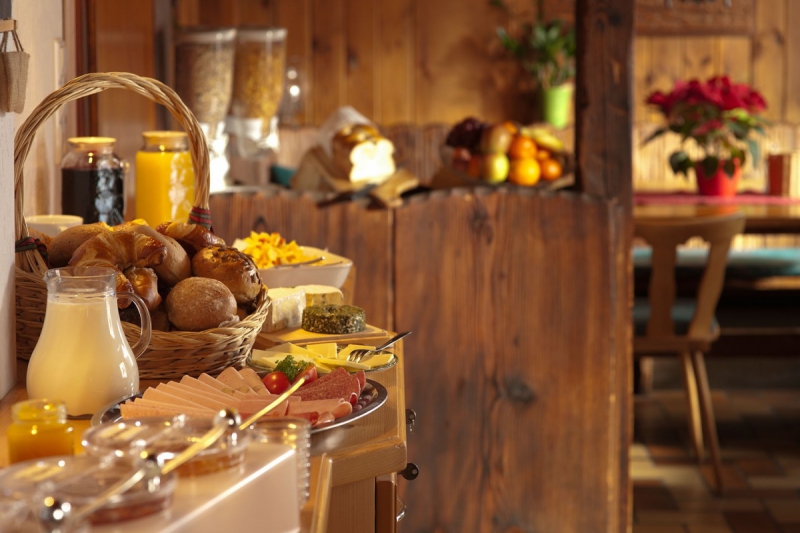 boulangerie-CANTARON-min_breakfast_buffet_food_restaurant_meal_hotel_plate_fresh-718745